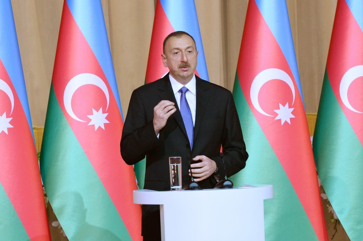 Ilham Aliyev, his spouse attend official reception on occasion of Republic Day (PHOTO)