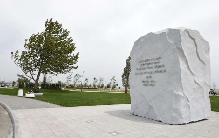 Azerbaijani president and his spouse attend opening of Baku White City boulevard