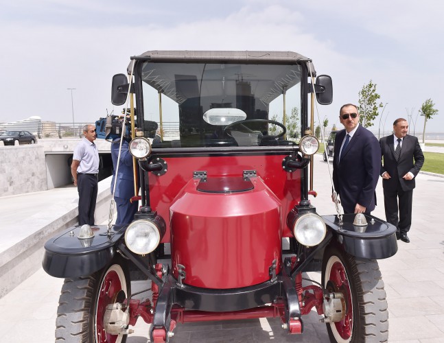 Azerbaijani president and his spouse attend opening of Baku White City boulevard