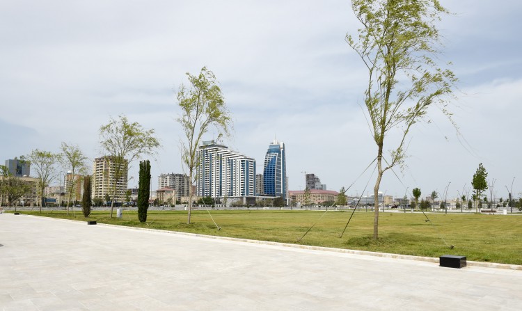 Azerbaijani president and his spouse attend opening of Baku White City boulevard