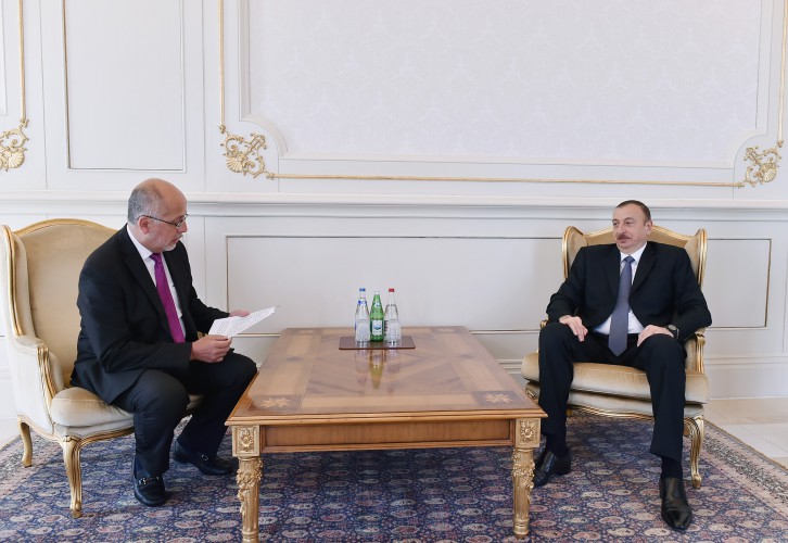 Ilham Aliyev receives credentials of newly-appointed Mexican ambassador