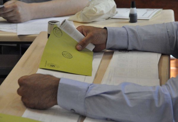 Turkish citizen in Azerbaijan voting at repeated parliamentary election