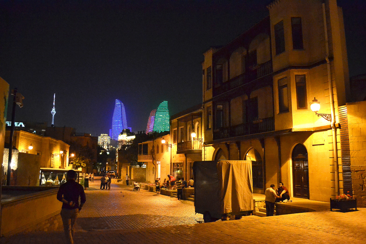 In the very heart of capital – evening walk in Baku (Part 1) (PHOTO)