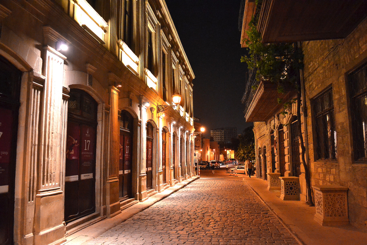 In the very heart of capital – evening walk in Baku (Part 1) (PHOTO)