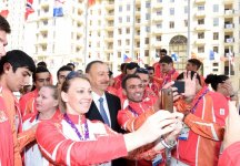 Ilham Aliyev, his spouse meet athletes to represent Azerbaijan in European Games (PHOTO)