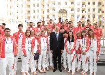Ilham Aliyev, his spouse meet athletes to represent Azerbaijan in European Games (PHOTO)