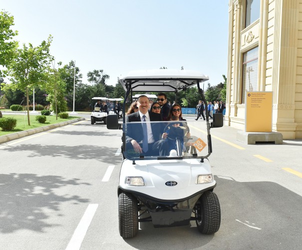 Ilham Aliyev, his spouse meet athletes to represent Azerbaijan in European Games (PHOTO)