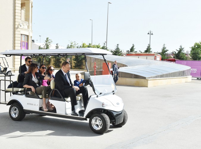 Ilham Aliyev, his spouse meet athletes to represent Azerbaijan in European Games (PHOTO)