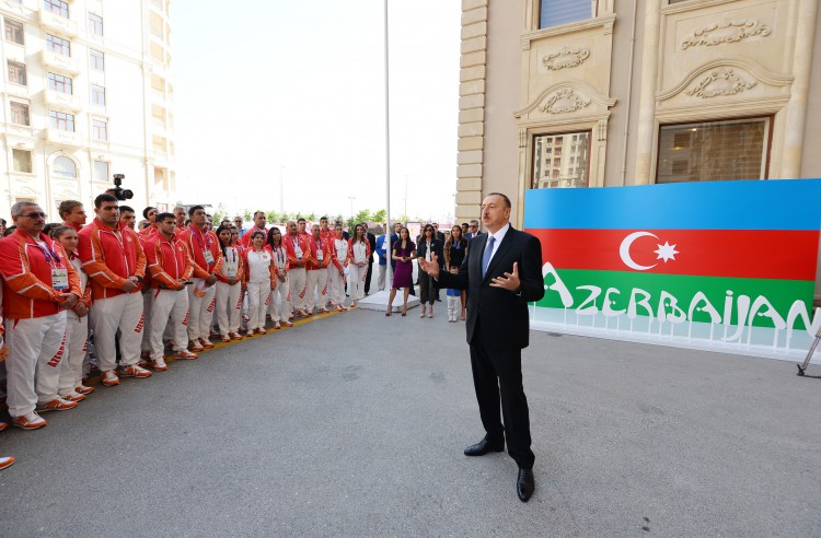 Ilham Aliyev, his spouse meet athletes to represent Azerbaijan in European Games (PHOTO)