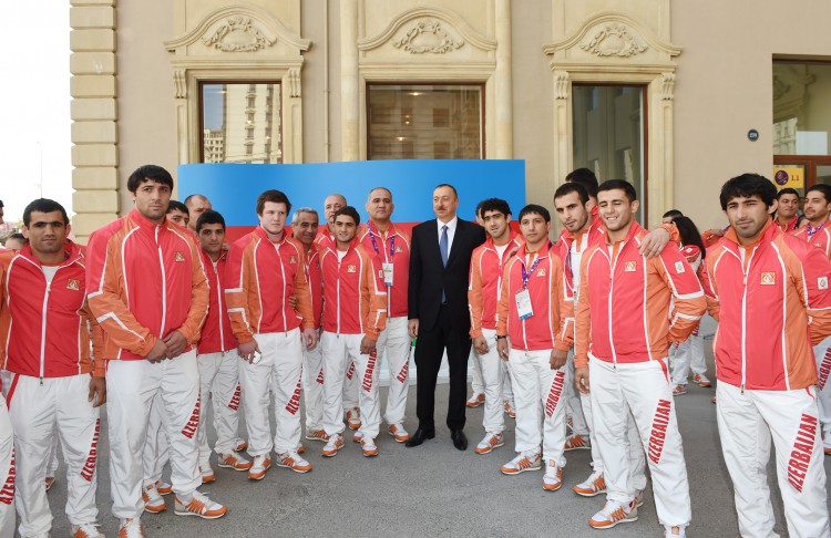 Ilham Aliyev, his spouse meet athletes to represent Azerbaijan in European Games (PHOTO)