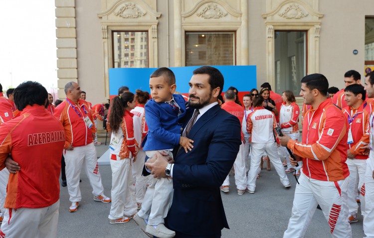 Ilham Aliyev, his spouse meet athletes to represent Azerbaijan in European Games (PHOTO)