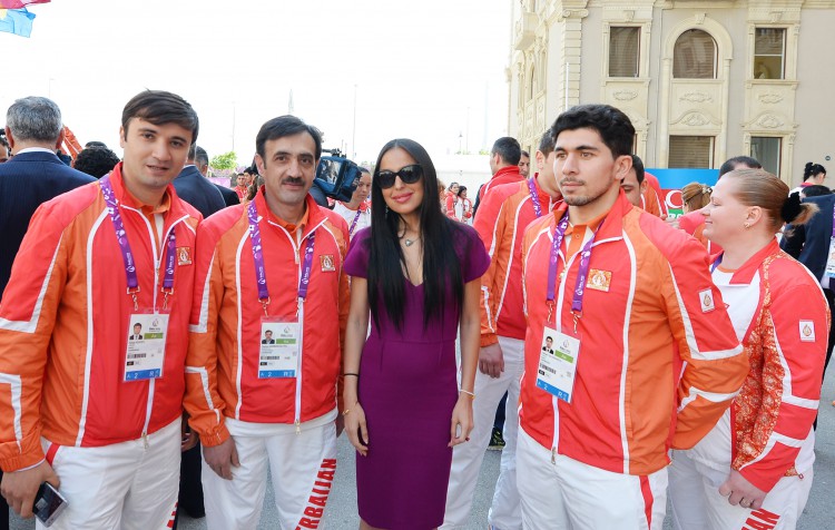 Ilham Aliyev, his spouse meet athletes to represent Azerbaijan in European Games (PHOTO)