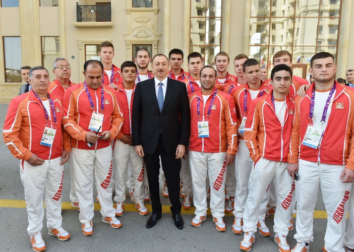 Ilham Aliyev, his spouse meet athletes to represent Azerbaijan in European Games (PHOTO)