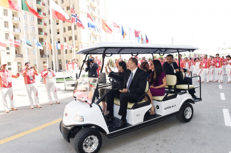 Ilham Aliyev, his spouse meet athletes to represent Azerbaijan in European Games (PHOTO)