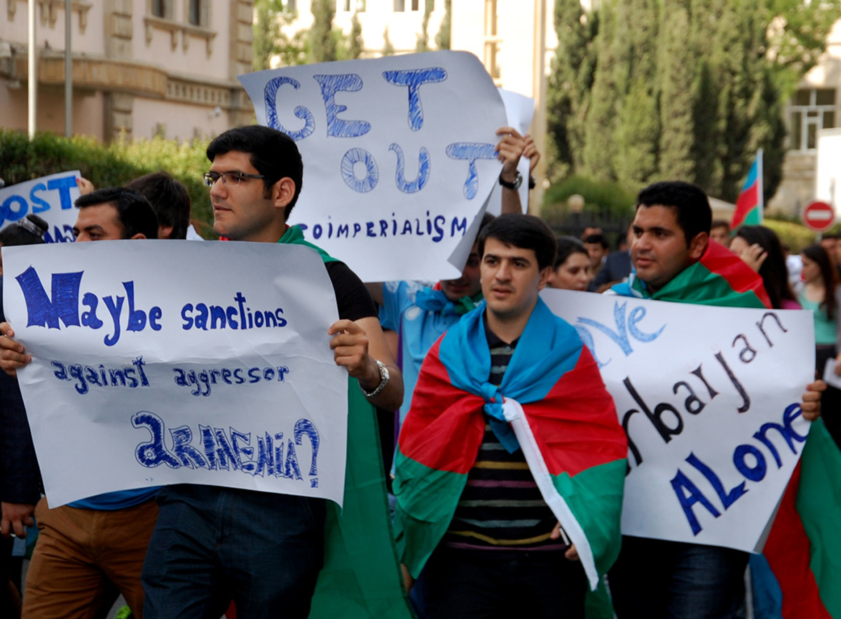 Azerbaijani youth hold protest action in front of EU Delegation building