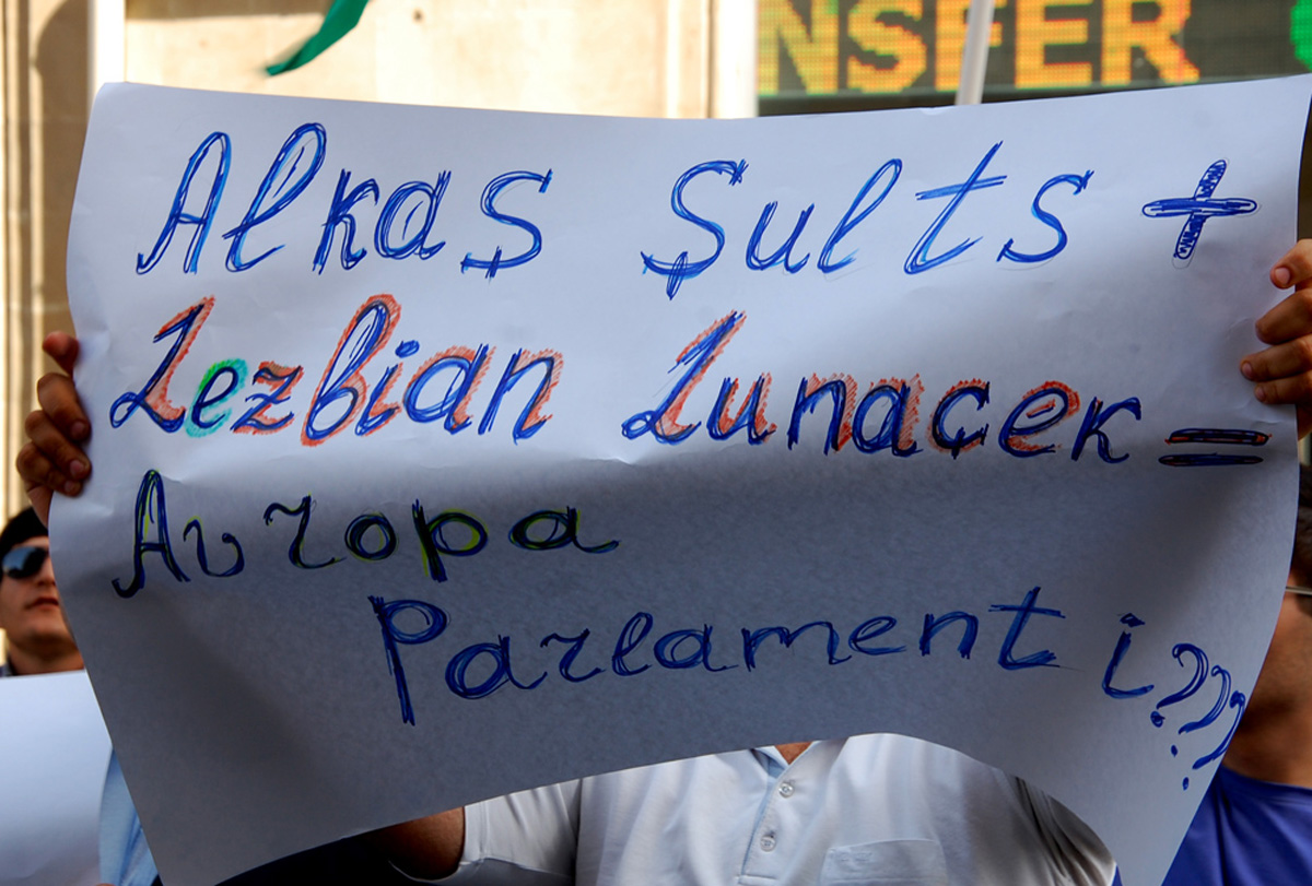 Azerbaijani youth hold protest action in front of EU Delegation building