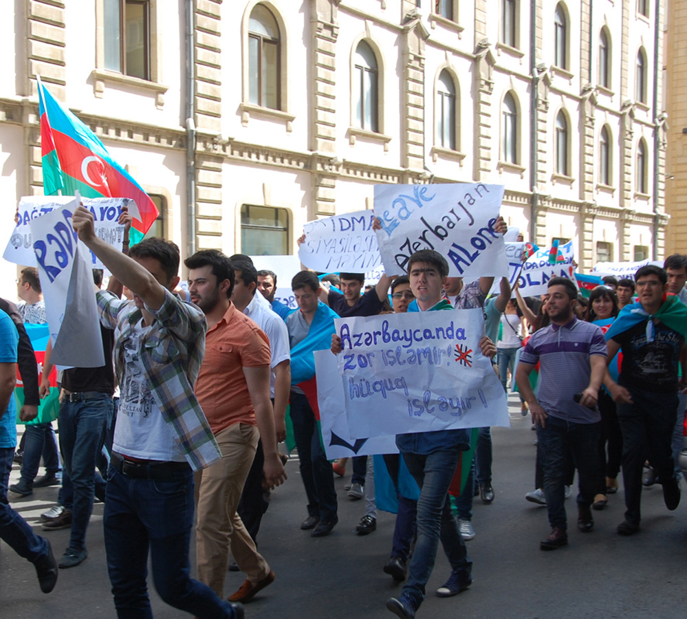 Azerbaijani youth hold protest action in front of EU Delegation building