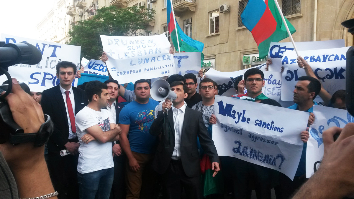 Azerbaijani youth hold protest action in front of EU Delegation building
