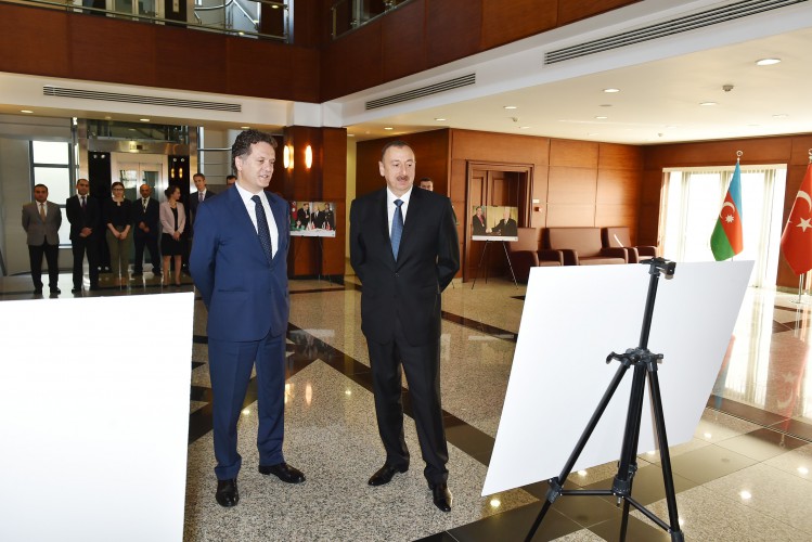 Azerbaijani president visits embassy of Turkey (PHOTO)