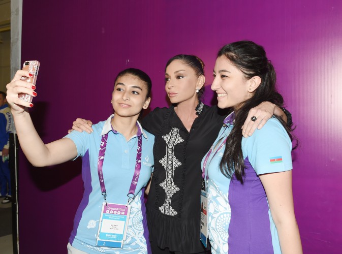 Azerbaijan’s first lady awards artistic gymnastics winners of Baku 2015 (PHOTO) (VIDEO)