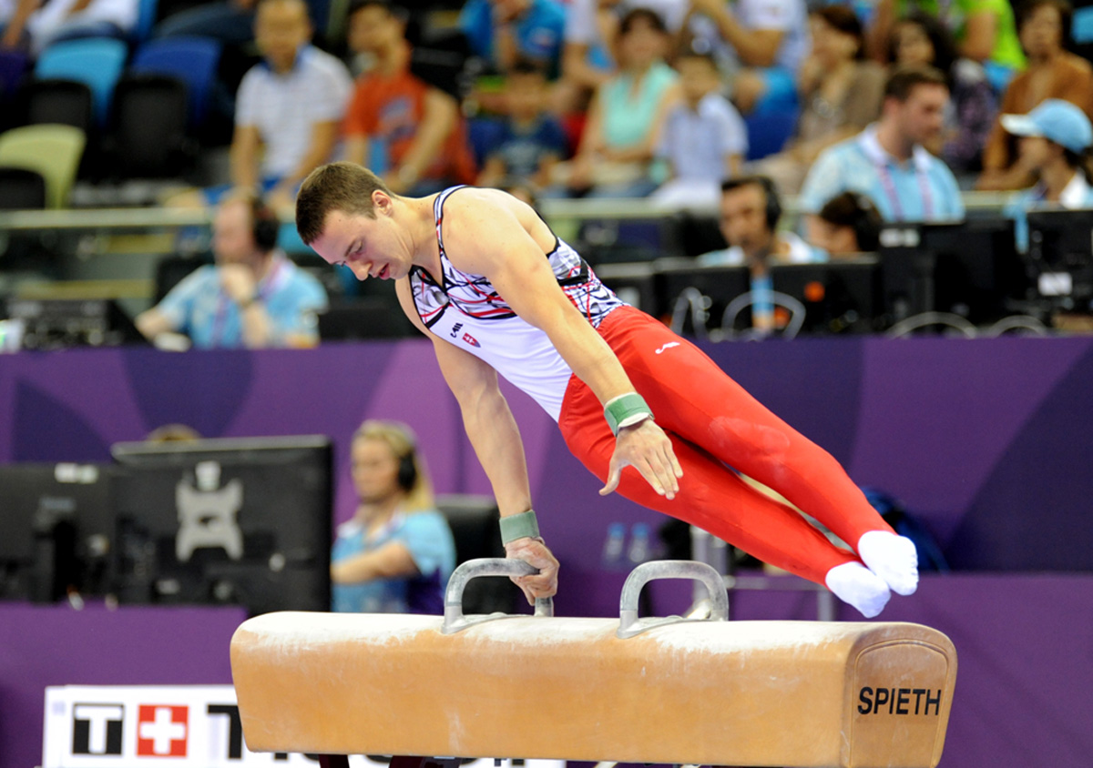 Baku 2015: Azerbaijani gymnast wins silver in pommel horse exercise (PHOTO)