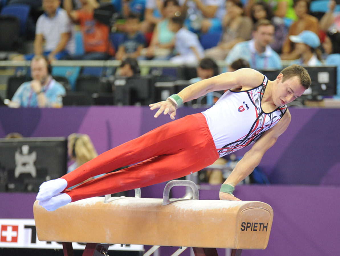 Baku 2015: Azerbaijani gymnast wins silver in pommel horse exercise (PHOTO)