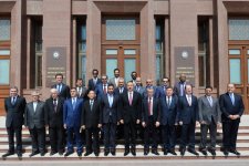 Azerbaijani president receives ambassadors of Muslim countries on occasion of holy month of Ramadan (PHOTO)