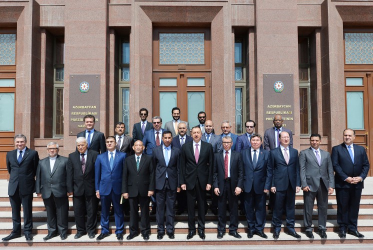 Azerbaijani president receives ambassadors of Muslim countries on occasion of holy month of Ramadan (PHOTO)