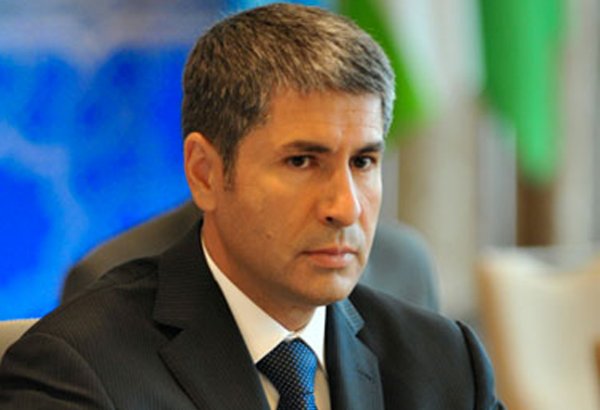 Azerbaijani official reviews situation in Baku’s settlement