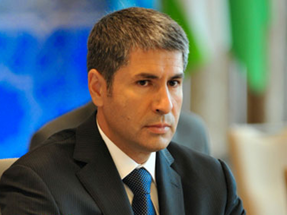 Azerbaijani official reviews situation in Baku’s settlement