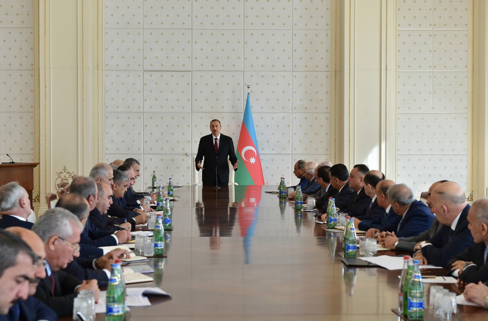 Azerbaijani president chairs Cabinet of Ministers meeting on H1 of 2015
