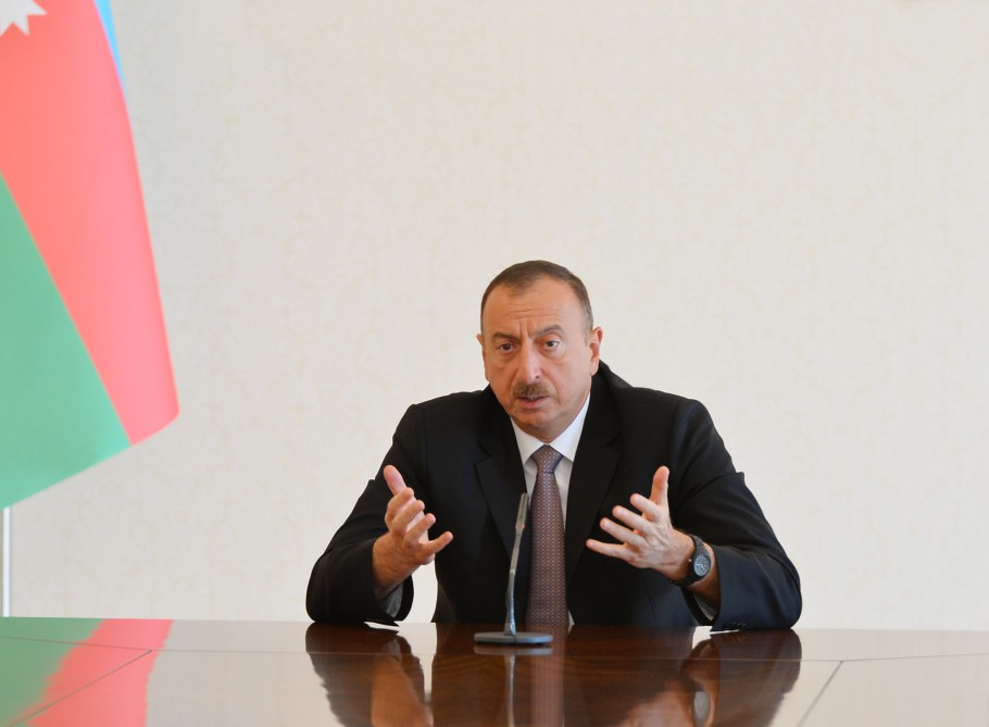 President Ilham Aliyev receives special award of Azerbaijan’s Press Council (PHOTO)