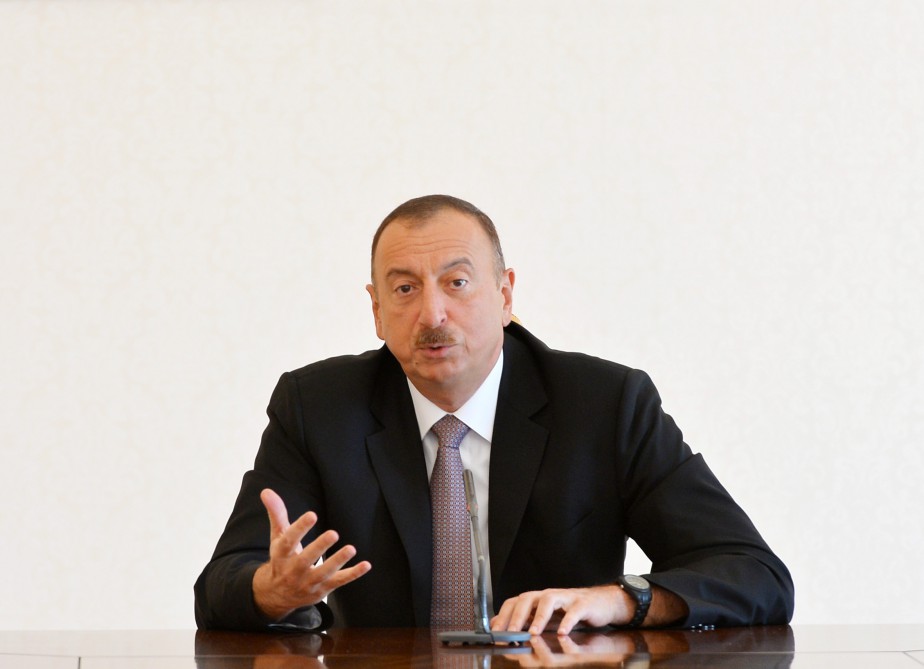 President Ilham Aliyev receives special award of Azerbaijan’s Press Council (PHOTO)