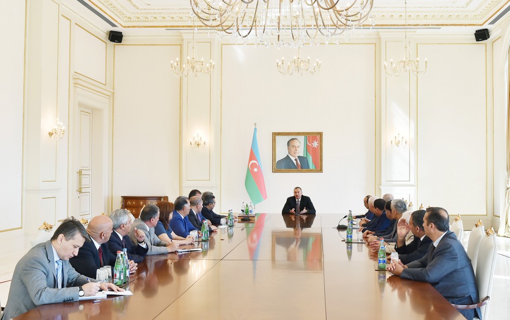 President Ilham Aliyev receives special award of Azerbaijan’s Press Council (PHOTO)