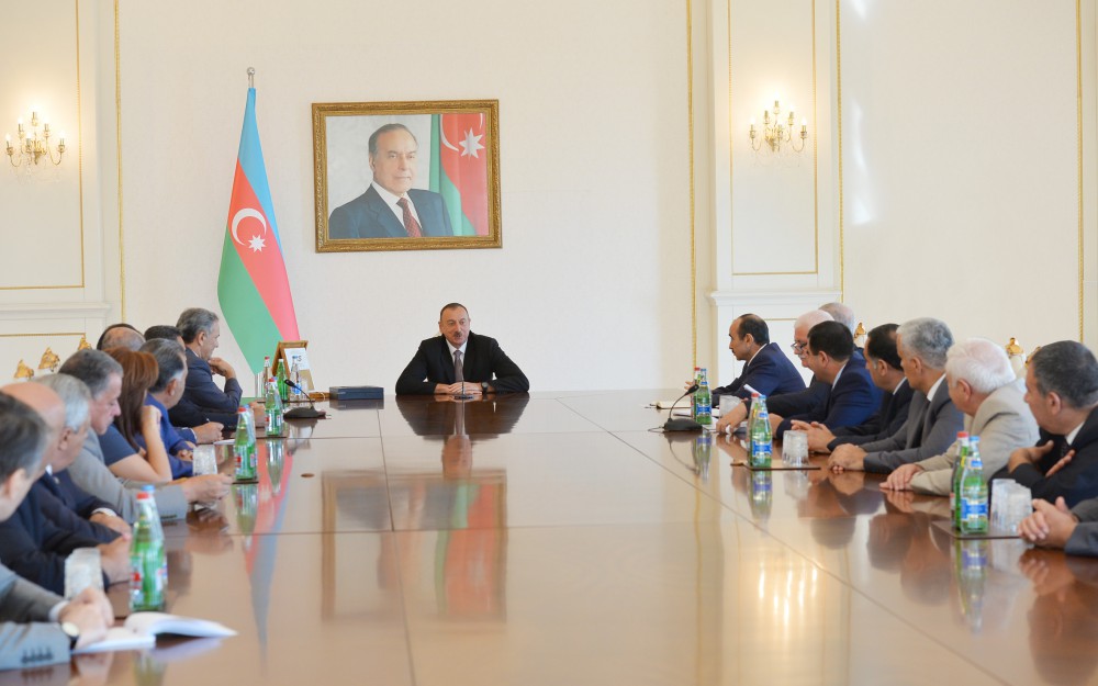 President Ilham Aliyev receives special award of Azerbaijan’s Press Council (PHOTO)