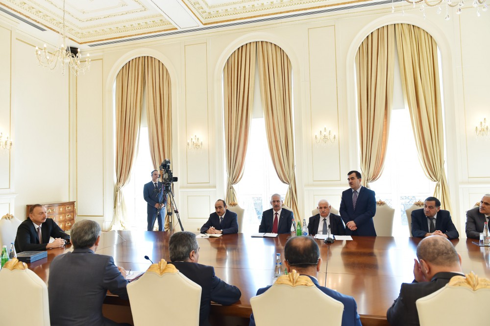 President Ilham Aliyev receives special award of Azerbaijan’s Press Council (PHOTO)
