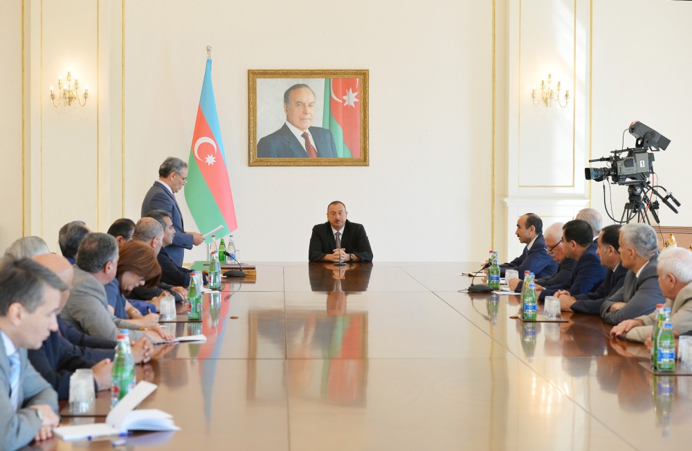President Ilham Aliyev receives special award of Azerbaijan’s Press Council (PHOTO)