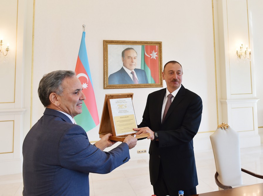 President Ilham Aliyev receives special award of Azerbaijan’s Press Council (PHOTO)