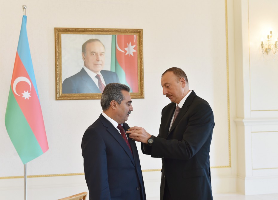 President Ilham Aliyev receives special award of Azerbaijan’s Press Council (PHOTO)