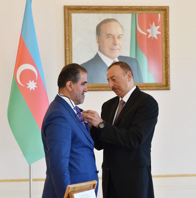 President Ilham Aliyev receives special award of Azerbaijan’s Press Council (PHOTO)