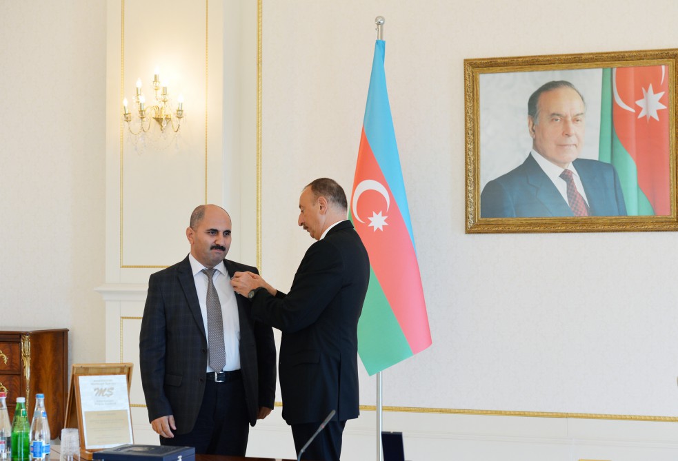 President Ilham Aliyev receives special award of Azerbaijan’s Press Council (PHOTO)
