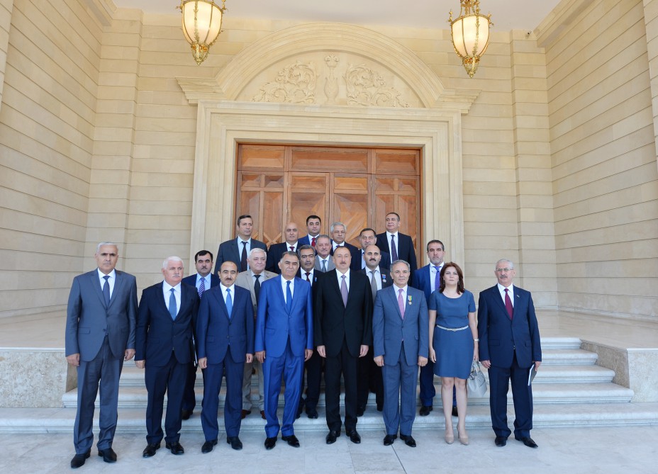 President Ilham Aliyev receives special award of Azerbaijan’s Press Council (PHOTO)