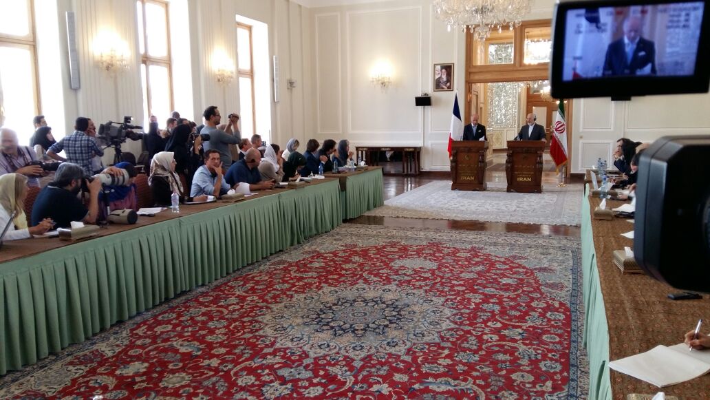 France agrees to have role in Iran's nuclear industry (PHOTO)