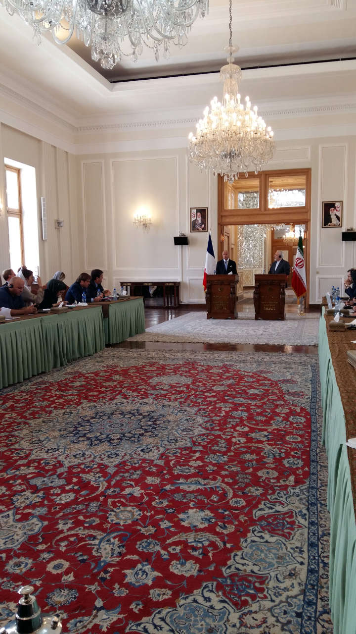 France agrees to have role in Iran's nuclear industry (PHOTO)