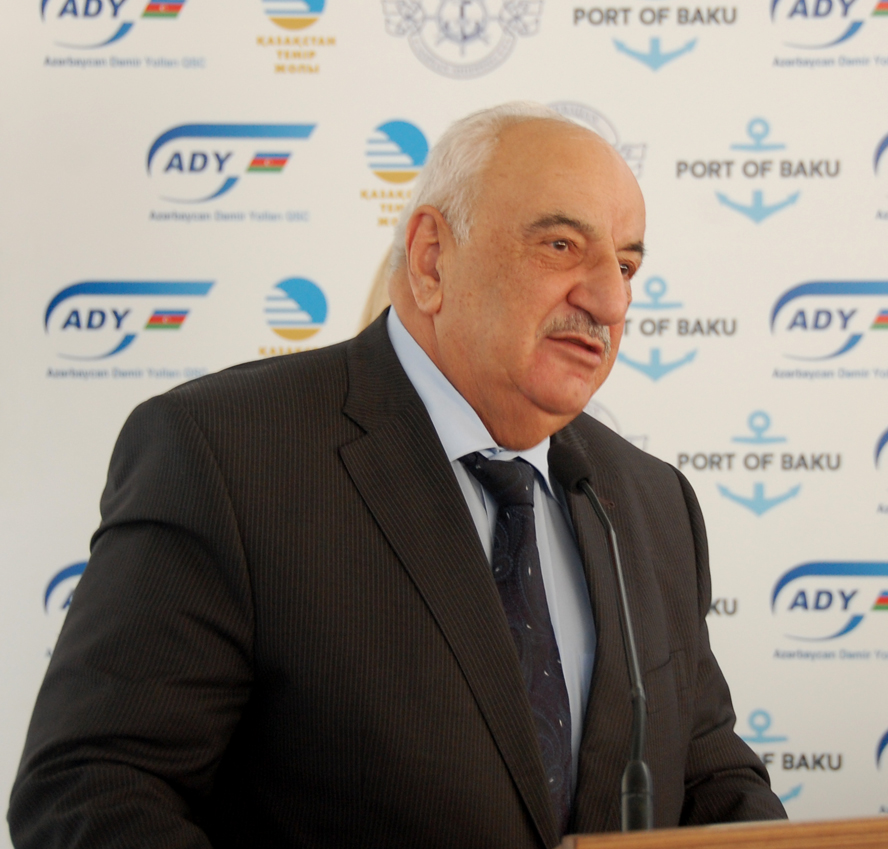 Baku receives first train via Trans-Caspian int’l transport route (PHOTO)