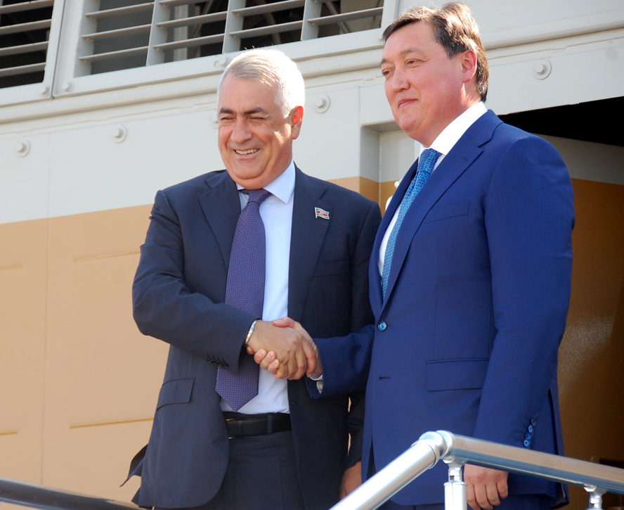 Baku receives first train via Trans-Caspian int’l transport route (PHOTO)