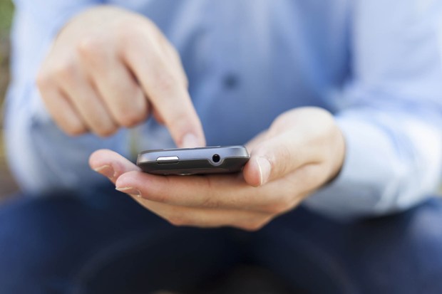 Iran launches cellphone registration scheme to tackle smuggling