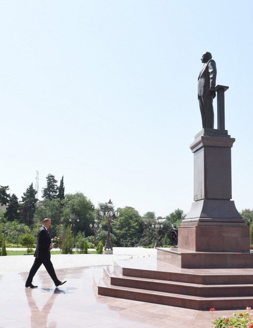 Azerbaijani president attends opening of park-boulevard after Heydar Aliyev in Jalilabad