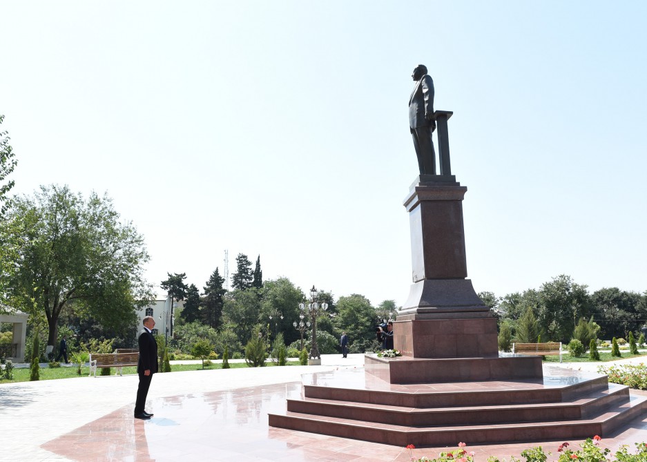 Azerbaijani president attends opening of park-boulevard after Heydar Aliyev in Jalilabad