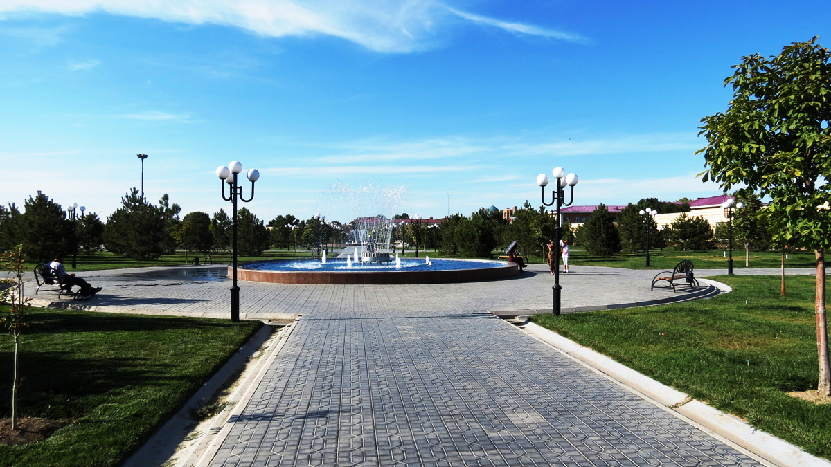 Virtual bookshelves appear at Samarkand’s bus and tram stops